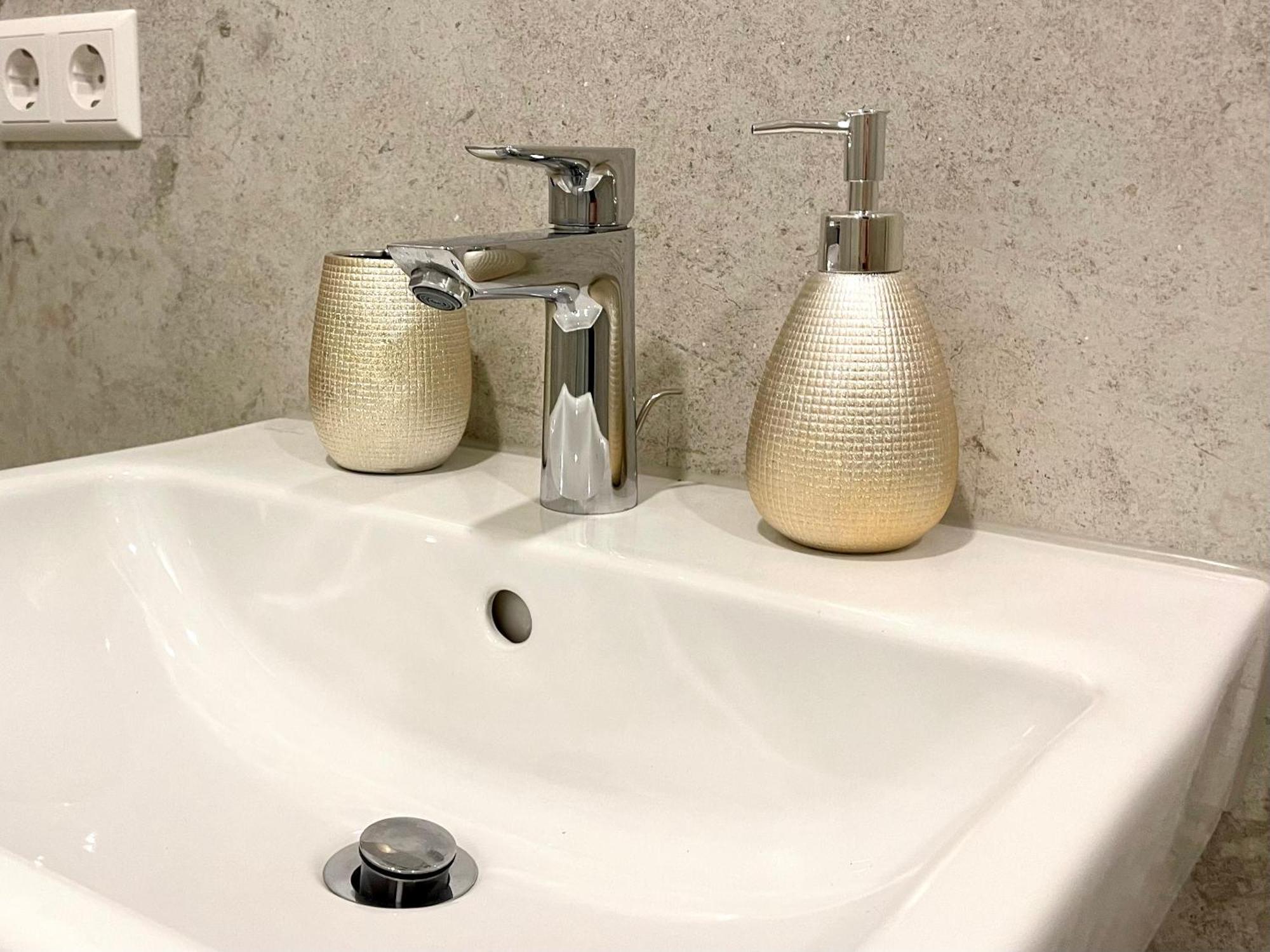 Neu Grosse Einzimmerwohnung Im Zentrum Goldstadt Pforzheim Schloessle Экстерьер фото