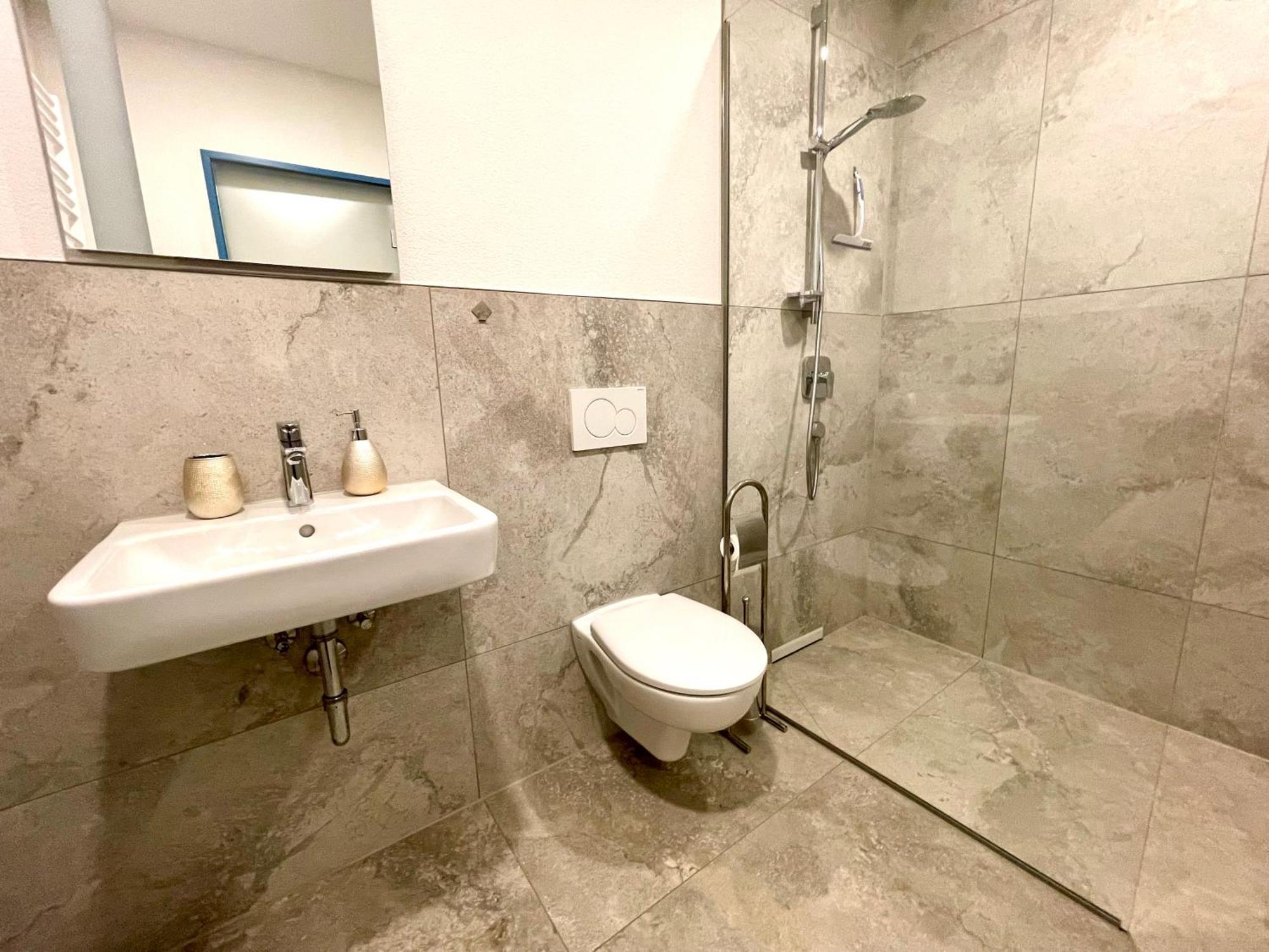 Neu Grosse Einzimmerwohnung Im Zentrum Goldstadt Pforzheim Schloessle Экстерьер фото