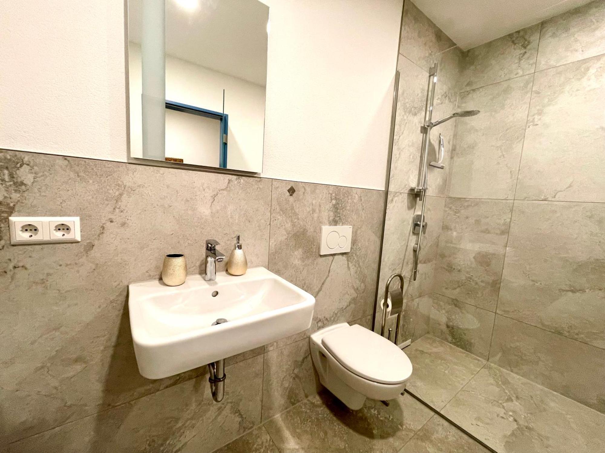 Neu Grosse Einzimmerwohnung Im Zentrum Goldstadt Pforzheim Schloessle Экстерьер фото
