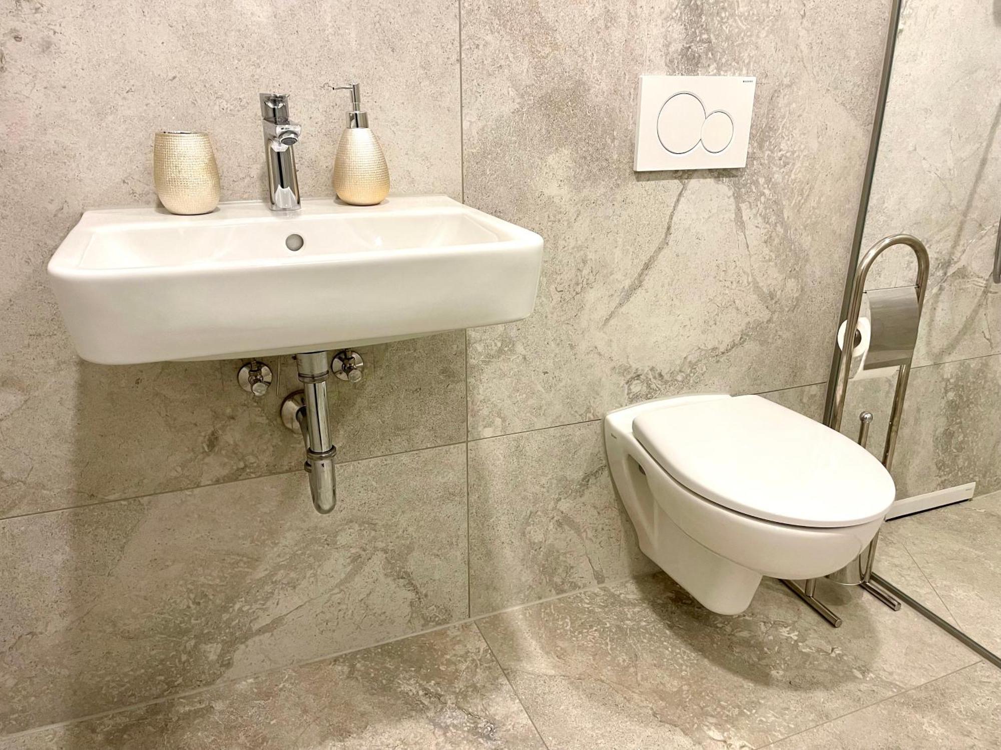 Neu Grosse Einzimmerwohnung Im Zentrum Goldstadt Pforzheim Schloessle Экстерьер фото