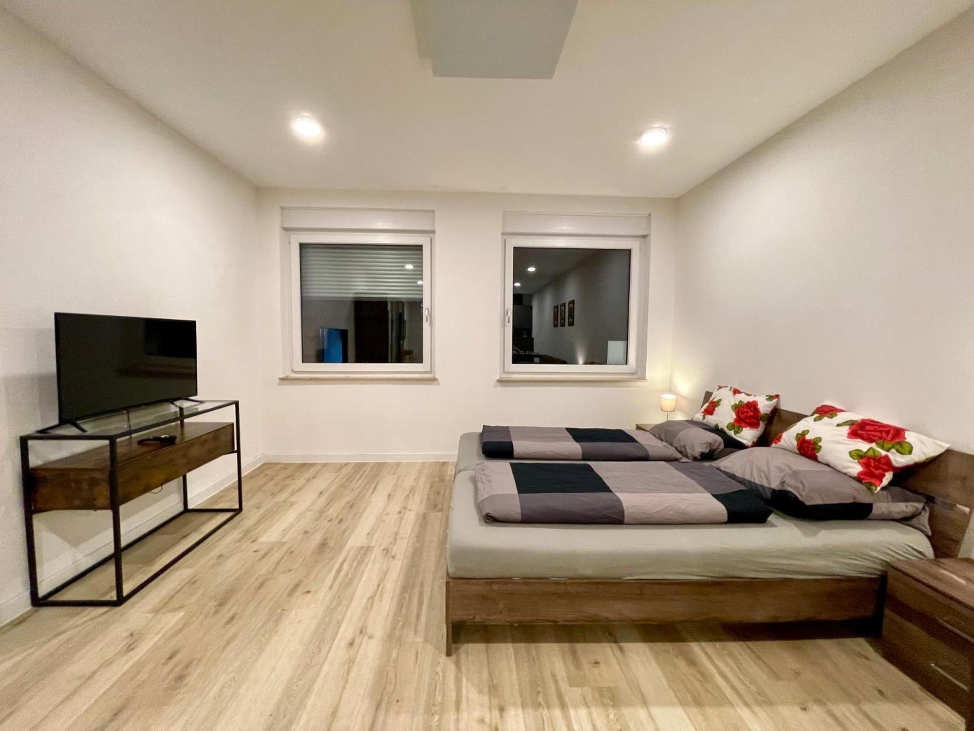 Neu Grosse Einzimmerwohnung Im Zentrum Goldstadt Pforzheim Schloessle Экстерьер фото