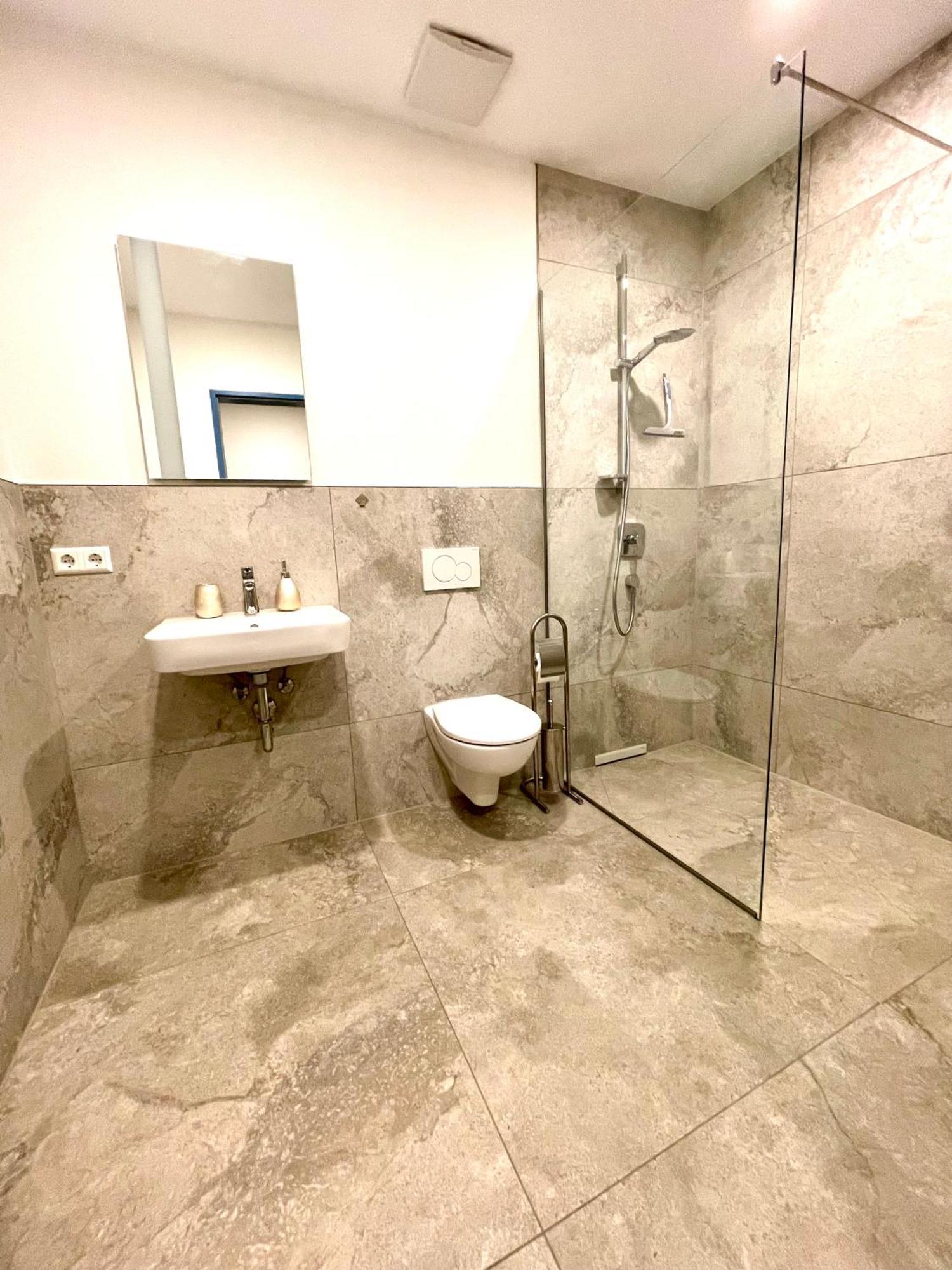 Neu Grosse Einzimmerwohnung Im Zentrum Goldstadt Pforzheim Schloessle Экстерьер фото
