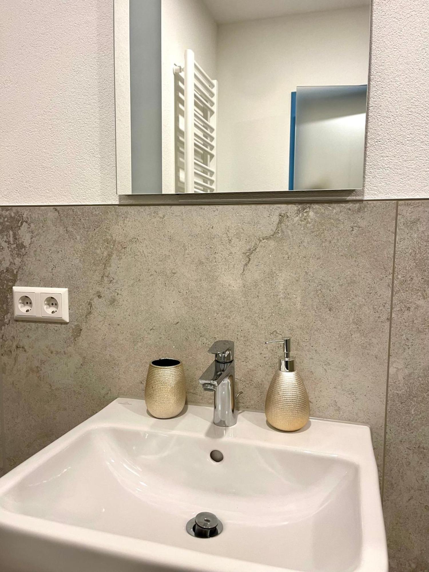 Neu Grosse Einzimmerwohnung Im Zentrum Goldstadt Pforzheim Schloessle Экстерьер фото